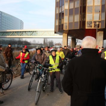 Berges du quai de l'Ill : des barbelés autour du parlement