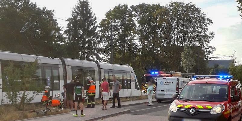 Dramatique accident entre un vélo et un tram près de la Petite Orangerie